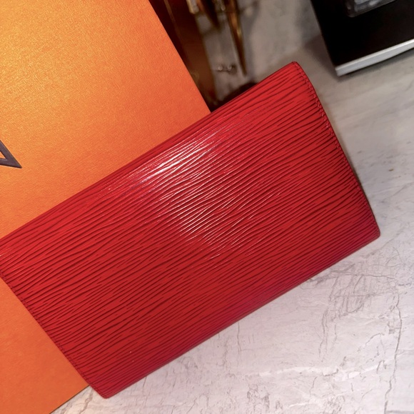 Louis Vuitton Long Red EPI Wallet - Picture 4 of 13